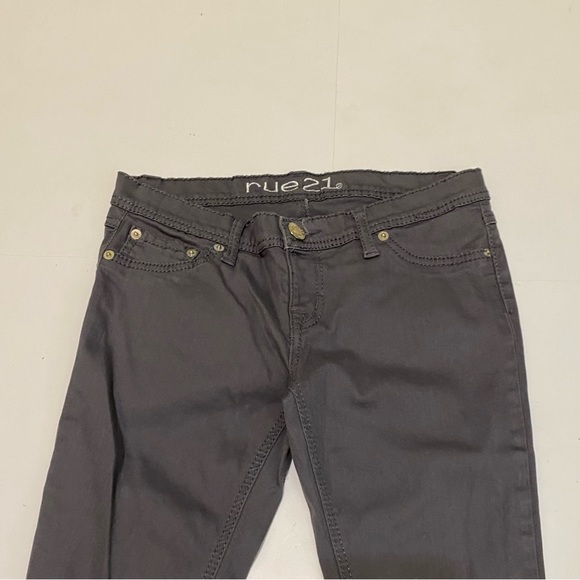 ⭐️ Rue21 gray skinny leggings. Size 5/6 - Picture 3 of 7